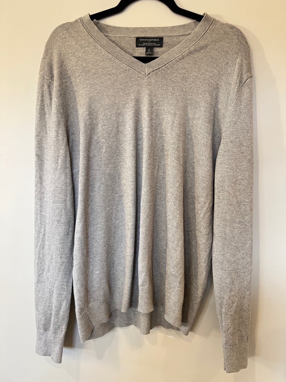 3 for $40 🔥 Banana Republic Men's V-Neck Sweater — Heather Gray